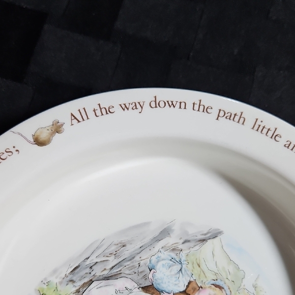 Wedgwood's Beatrix Potter - Mrs Tiggy-Winkle Porcelain Porringer Rimmed Bowl - Picture 5 of 10